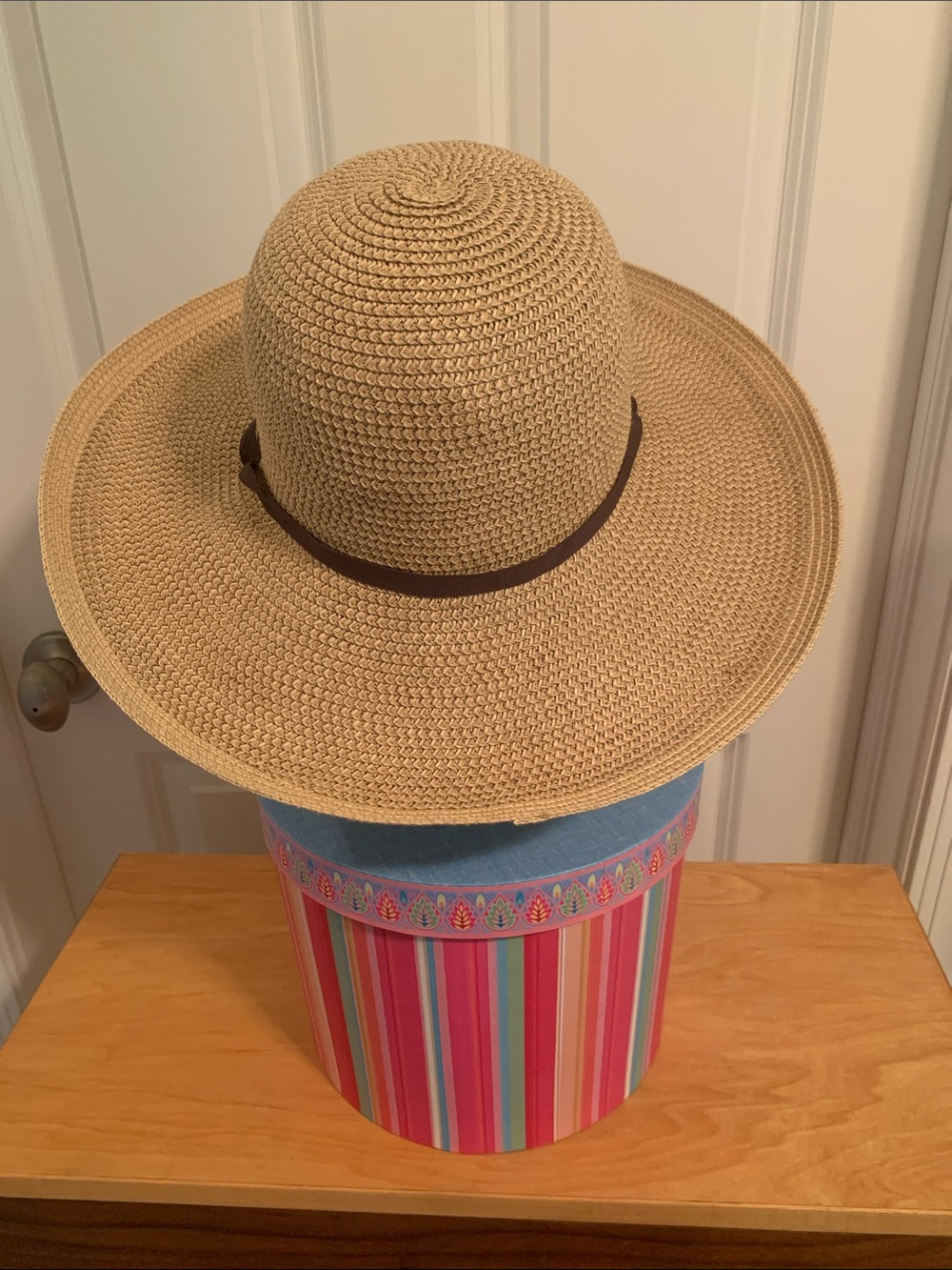 Smith & Hawken Unisex Natural Straw Sun Hat with Adjustable Ties - Picture 4 of 11